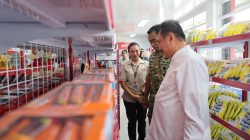 Bekasi - Wakil Wali Kota Bekasi Abdul Harris Bobihoe tinjau KDKMP Bojong Menteng Rawalumbu, Jumat (16/10/2026). Cek harga sembako murah dan jajal armada operasional koperasi. Foto: Ist/Gobekasi.id.
