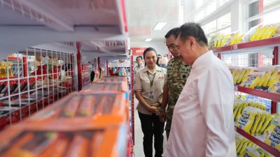 Bekasi - Wakil Wali Kota Bekasi Abdul Harris Bobihoe tinjau KDKMP Bojong Menteng Rawalumbu, Jumat (16/10/2026). Cek harga sembako murah dan jajal armada operasional koperasi. Foto: Ist/Gobekasi.id.