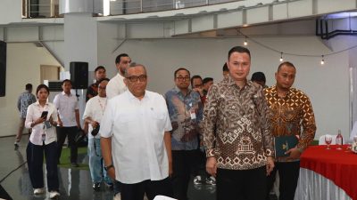 Bekasi - Wamenaker Afriansyah hadiri HUT ke-11 KCIC di Stasiun Halim, Jumat (16/10/2026). Dorong alih pengetahuan Kereta Cepat Whoosh ke SDM Indonesia dan kepatuhan K3. Foto: Kemnaker/Gobekasi.id.