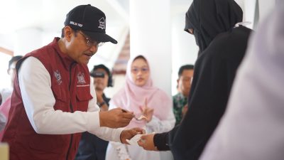 Bekasi - Mensos Saifullah Yusuf dan Wamensos Agus Jabo tinjau open house Sekolah Rakyat Kota Bekasi, Sabtu (17/10/2026). Apresiasi perahu elektrik dan lukisan daur ulang siswa. Foto: Ist/Gobekasi.id.