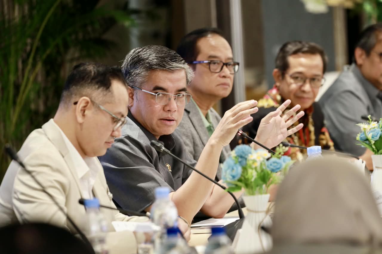 Bekasi - Kemnaker dan GNIK bahas pengembangan future skills hadapi era AI dan ekonomi hijau, Sabtu (17/10/2026). Menaker Yassierli dorong integrasi pasar kerja SIAPKerja-BPS. Foto: Ist/Gobekasi.id.