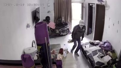 Bekasi - Rumah warga di Perumahan Griya Hasanah Cibitung dibobol maling siang bolong pada Sabtu (17/10/2026). Pelaku diduga gunakan gerinda untuk jebol pagar dan bongkar kunci rumah dengan sistem lock inside. Foto: Ist/Gobekasi.id.