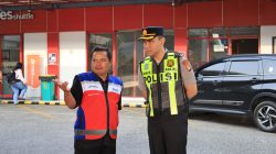 Bekasi - Kapolres Metro Bekasi Kota, Kombes Pol Putu Kholis Aryana, memastikan ketersediaan dan distribusi bahan bakar minyak (BBM) di seluruh stasiun pengisian bahan bakar umum (SPBU) wilayah Kota Bekasi, Senin (20/10/2026). Foto: Ist/Gobekasi.id.