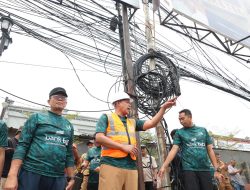 Tri Adhianto Pimpin Pemutusan Kabel Fiber Optik Liar di Pondok Gede