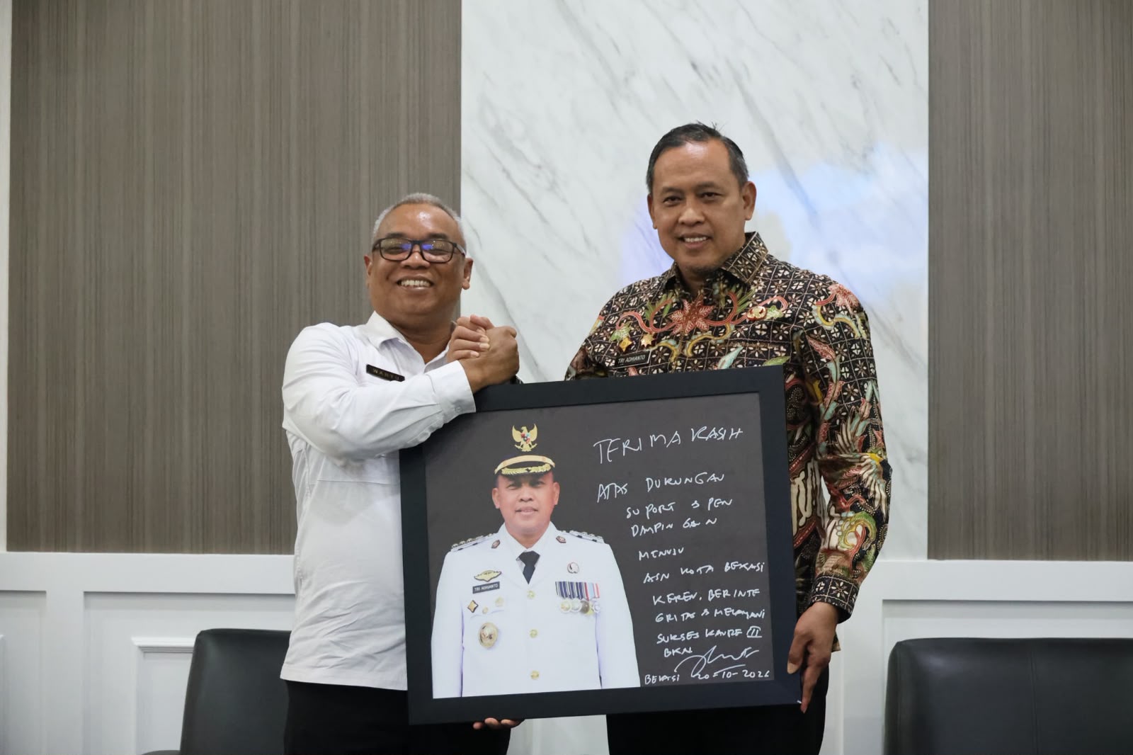 Bekasi - Wali Kota Bekasi Tri Adhianto ekspos manajemen talenta ASN di BKN RI, Rabu (21/10/2026). Waka BKN Supranawa Yusuf puji komitmen pemetaan sistem merit Pemkot Bekasi. Foto: Ist/Gobekasi.id.