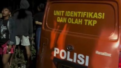 Bekasi - Sesosok mayat tanpa identitas ditemukan di belakang Perumahan Dukuh Zamrud dekat Tugu Asem Mustikajaya, Rabu (21/10/2026). Polisi lakukan olah TKP. Foto: Ist/Gobekasi.id.