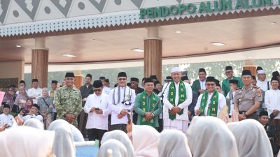 Bekasi - Wali Kota Bekasi Tri Adhianto ikuti Pawai Hari Santri 2026, Kamis (22/10/2026). Tri tekankan pentingnya karakter, integritas, dan ruang belajar aman bagi santri. Foto: Ist/Gobekasi.id.