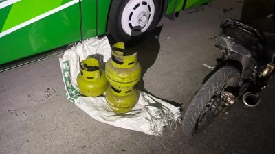 Bekasi - Tim Perintis Sat Samapta Polres Metro Bekasi Kota bekuk 3 pemuda pencuri kantin Ruko Sun City di Jl. M. Hasibuan. Tiga tabung gas LPG disita petugas. Foto: Ist/Gobekasi.id.