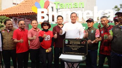 Bekasi - Wali Kota Bekasi Tri Adhianto resmikan Taman Bhineka Perum Mandosi Permai Jatiluhur (24/10/2026). Ingatkan warga rawat RTH dan utamakan rembuk RT/RW. Foto: Ist/Gobekasi.id.