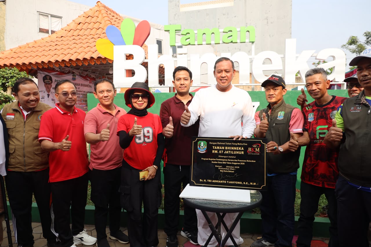 Bekasi - Wali Kota Bekasi Tri Adhianto resmikan Taman Bhineka Perum Mandosi Permai Jatiluhur (24/10/2026). Ingatkan warga rawat RTH dan utamakan rembuk RT/RW. Foto: Ist/Gobekasi.id.