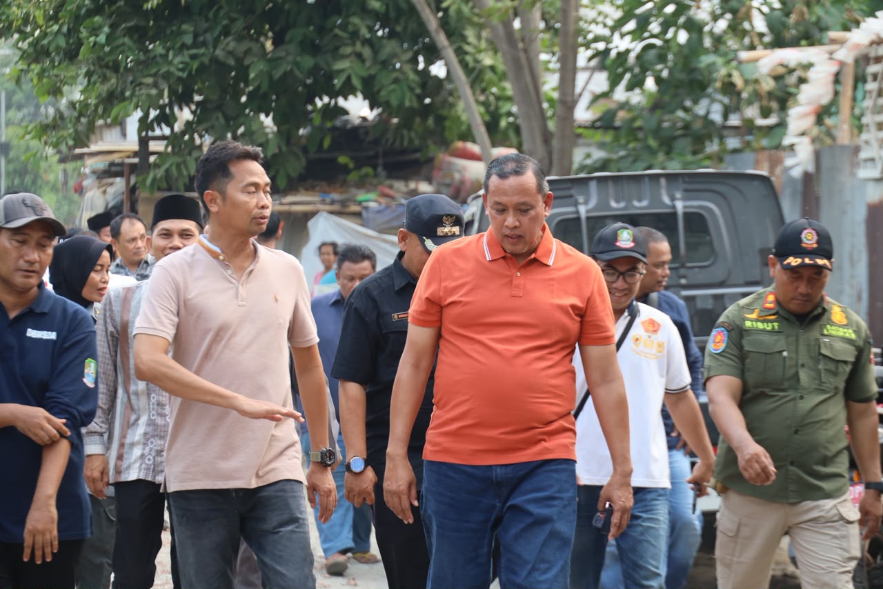 Bekasi - Pemkot Bekasi siapkan penataan Jalan Muchtar Tabrani Bekasi Utara jadi dua arah dan penataan drainase tengah jalan (25/10/2026). Tri Adhianto minta matangkan pembebasan lahan. Foto: Ist/Gobekasi.id.