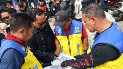 Bekasi - Wali Kota Bekasi Tri Adhianto targetkan pengerjaan Jalan Anugerah Jatiwaringin-Jatibening Baru rampung tahun ini (25/10/2026). Minta sapu bersih jalan berlubang. Foto: Ist/Gobekasi.id.