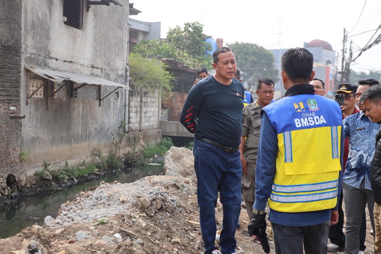 Bekasi - Wali Kota Bekasi Tri Adhianto targetkan normalisasi 380 meter Kali Harun Pondok Melati tuntas akhir tahun 2026. Pemkot koordinasi dengan BPN selesaikan lahan. Foto: Ist/Gobekasi.id.