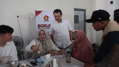 Bekasi - Wakil Wali Kota Bekasi Abdul Harris Bobihoe hadiri kegiatan Dokter Keliling di Jatiasih (24/10/2026). Tegaskan pentingnya layanan medis yang mudah dijangkau warga. Foto: Ist/Gobekasi.id.