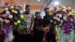 Bekasi - Tri Adhianto dan Abdul Harris Bobihoe resmikan UP Padel x Malaka Toast di Bekasi (25/10/2026). Pemkot Bekasi jamin kepastian hukum investasi & kesiapan Porprov Jabar XV. Foto: Ist/Gobekasi.id.
