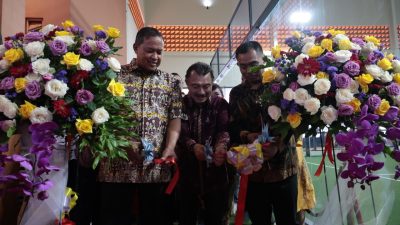 Bekasi - Tri Adhianto dan Abdul Harris Bobihoe resmikan UP Padel x Malaka Toast di Bekasi (25/10/2026). Pemkot Bekasi jamin kepastian hukum investasi & kesiapan Porprov Jabar XV. Foto: Ist/Gobekasi.id.