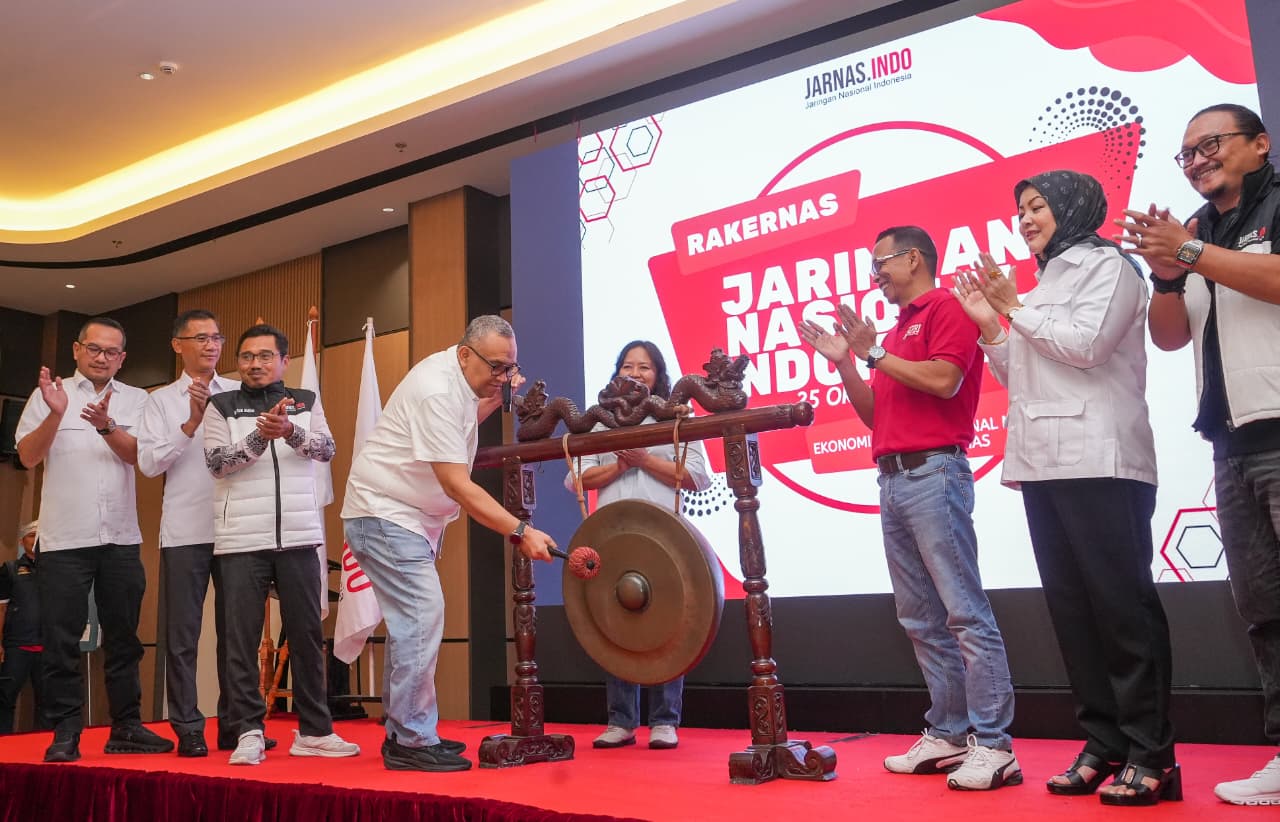 Bekasi - Wamenaker Afriansyah Noor ajak JARNAS.INDO jadi mitra strategis pengawasan ketenagakerjaan (25/10/2026). Kemnaker dorong green jobs & pelatihan digital. Foto: Kemnaker/Gobekasi.id.