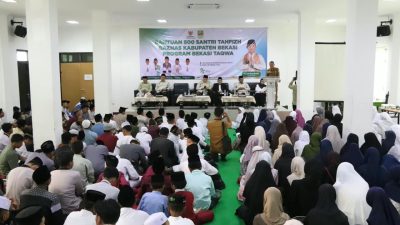 Bekasi - BAZNAS Kabupaten Bekasi salurkan bantuan Rp500 juta untuk 500 santri tahfiz di program Bekasi Takwa (26/10/2026). Sekda dorong partisipasi zakat kawasan industri. Foto: Ist/Gobekasi.id.