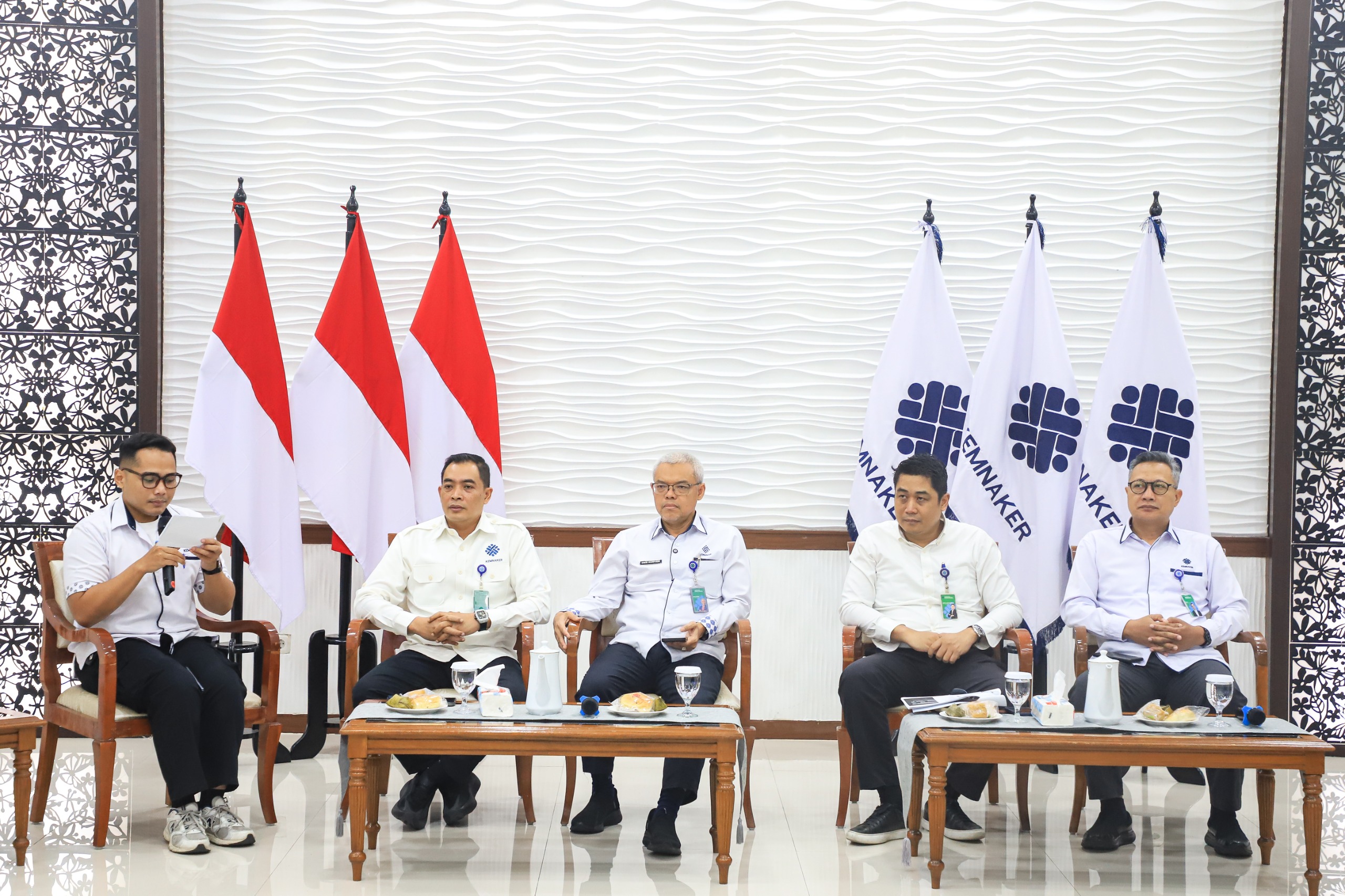 Jakarta - Kemnaker sosialisasikan pendaftaran mitra MagangHub Batch 3 (26/10/2026). Sekjen Cris Kuntadi imbau BUMN dan swasta mendaftar hingga 29 Oktober via SIAPkerja. Foto: Kemnaker/Gobekasi.id.