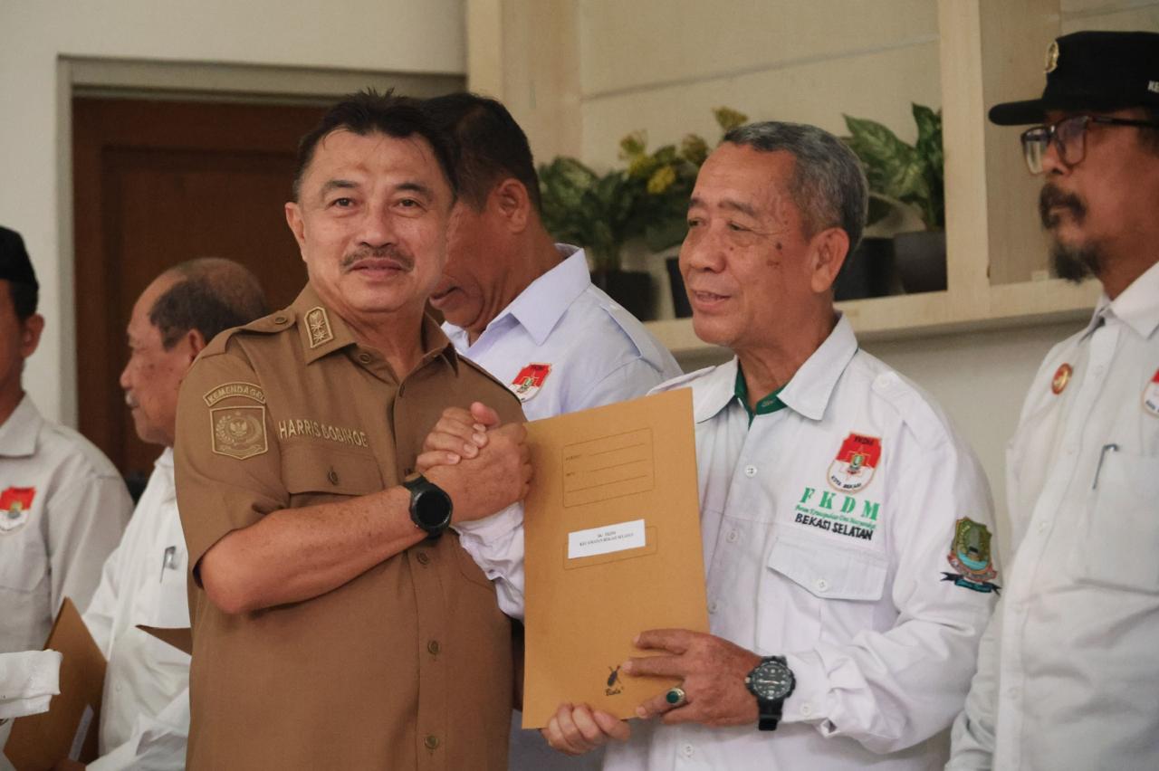 Bekasi - Wakil Wali Kota Bekasi Abdul Harris Bobihoe kukuhkan pengurus FKDM Kecamatan periode 2026–2031 (27/10/2026). Tekankan deteksi dini & ketertiban umum. Foto: Ist/Gobekasi.id.