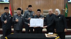 Bekasi - DPRD dan Pemkot Bekasi resmi sahkan Perda APBD 2027 (27/10/2026). Wawali Harris Bobihoe sebut sinergi eksekutif-legislatif modal utama bangun Kota Bekasi. Foto: Ist/Gobekasi.id.