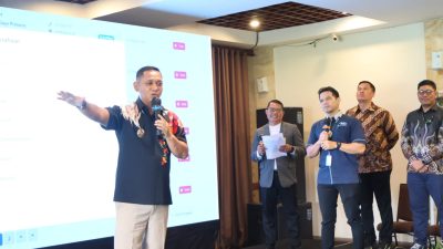 Bekasi - Bupati Bekasi, dr. Asep Surya Atmaja saat memberikan sambutan dalam pelaksanaan Job Fair Virtual Kabupaten Bekasi Tahun 2026 yang dilaksanakan langsung di berbagai kanal media sosial, dilaksanakan di Jababeka Golf, Jababeka Cikarang, Cikarang Timur, pada Selasa, (27/10/2026). Jobfair dilaksanakan 2 hari, dari 27-28 Oktober 2026. Foto: Ist/Gobekasi.id.