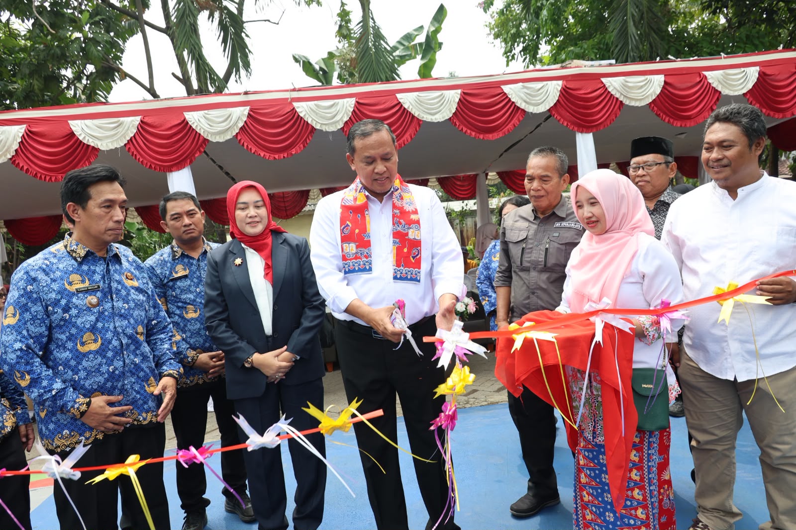 Bekasi - Wali Kota Bekasi Tri Adhianto resmikan Taman Pintar Nirmala di Rawalumbu (28/10/2026). Hadirkan RTH ramah anak yang dilengkapi perpustakaan & bank sampah. Foto: Ist/Gobekasi.id.