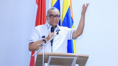 Surabaya - Wamenaker Afriansyah Noor tekankan pentingnya pelatihan kerja & akses kerja layak bagi generasi muda di Unair Surabaya (28/10/2026) demi putus rantai kemiskinan. Foto: Kemnaker/Gobekasi.id.