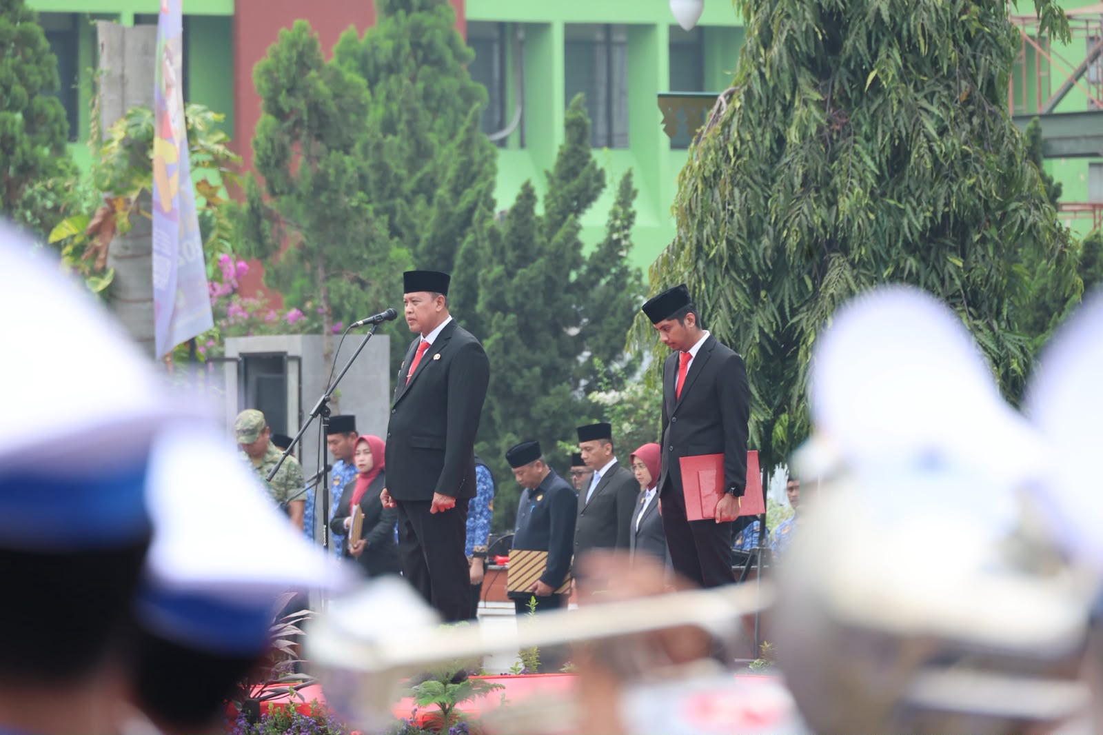 Bekasi - Wali Kota Bekasi Tri Adhianto pimpin Upacara Hari Sumpah Pemuda ke-98 di Plaza Pemkot (28/10/2026). Dorong pemuda miliki jiwa patriotik, gigih, & berempati. Foto: Ist/Gobekasi.id.