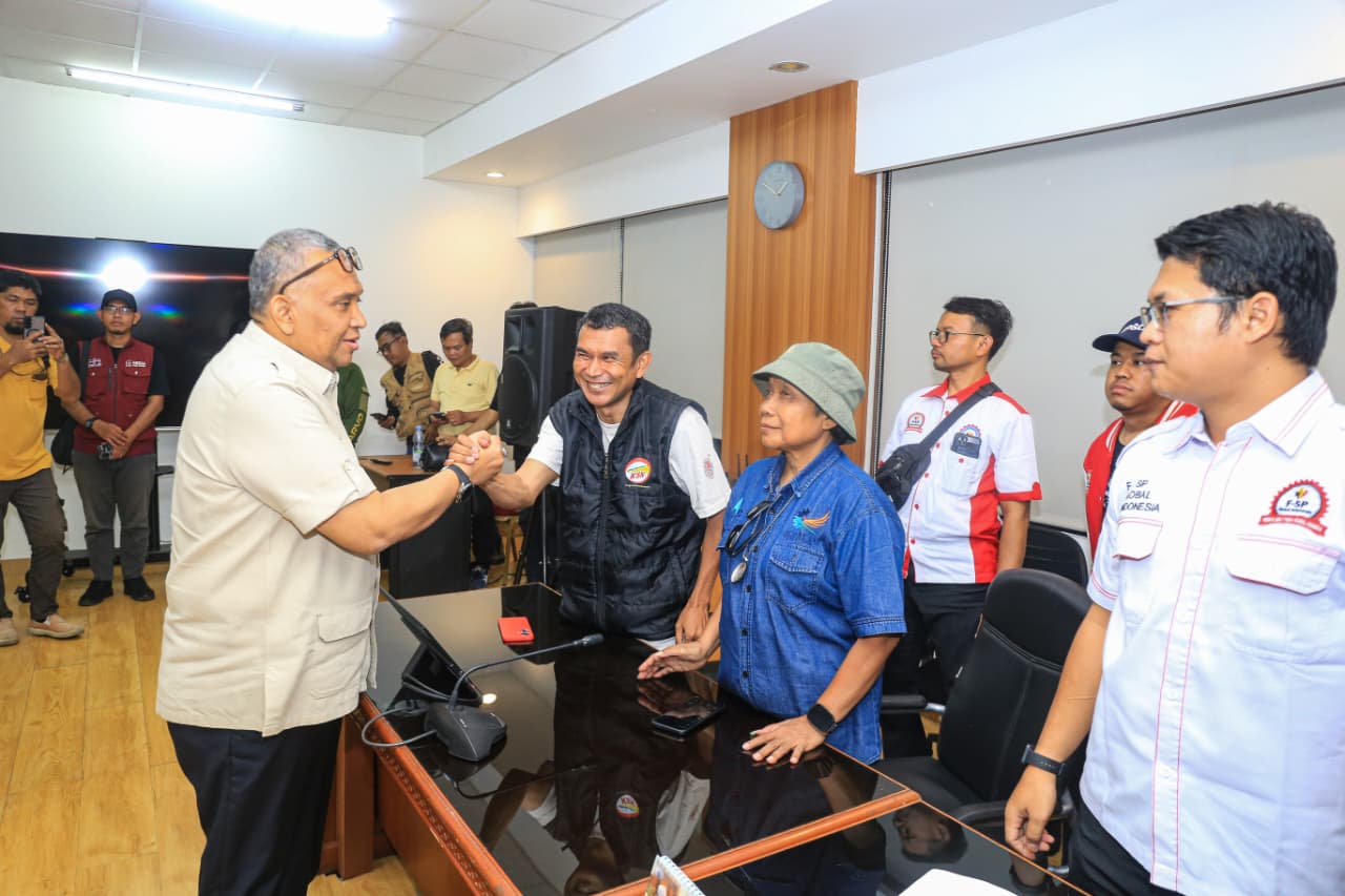 Bekasi - Kemnaker terbitkan Nota Pemeriksaan I untuk PT Indonesia Epson Industry (29/10/2026) merespons aduan PHK sepihak & PKWT dari FSPGI. Wamenaker minta investor tertib aturan. Foto: Kemnaker/Gobekasi.id.