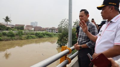 Bekasi - Menko AHY tinjau Jembatan Kemang Pratama Rawalumbu Rp60 Miliar (30/10/2026). Berdesain tanpa pilar bentang 78 meter untuk cegah genangan & sampah banjir. Foto: Ist/Gobekasi.id.
