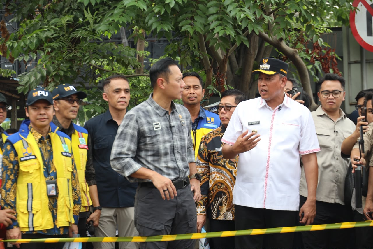 Bekasi - Wali Kota Bekasi dampingi Menko AHY matangkan pembebasan lahan & rekayasa lalu lintas Flyover Bulak Kapal Rp188 Miliar. Konstruksi fisik dimulai 15 November 2026. Foto: Ist/Gobekasi.id.