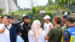 Atasi 1.200 M3 Sampah KM 19 Tol Japek, Bupati Bekasi dan Gubernur Jabar KDM Tinjau Kali Jambe