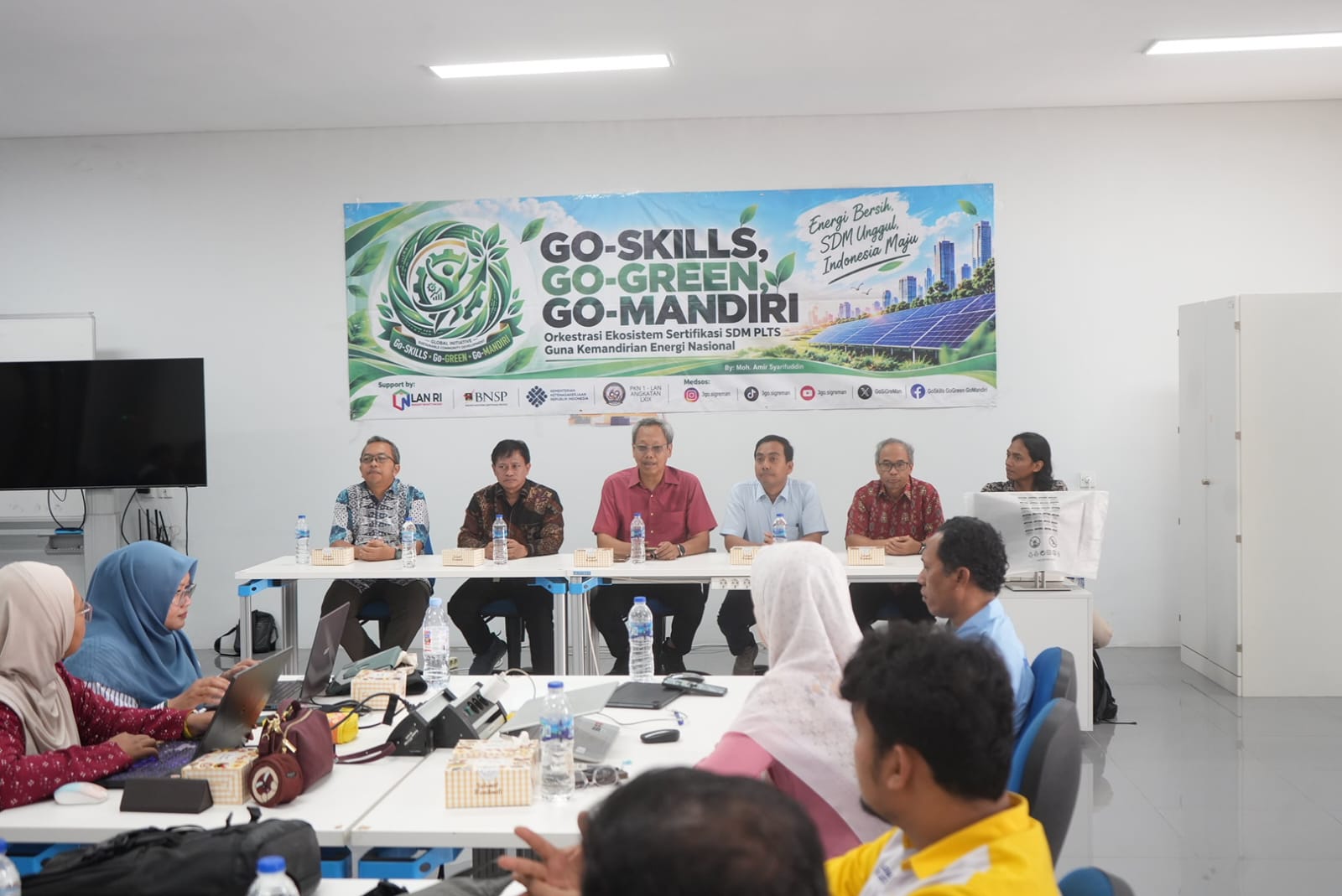 Bekasi - Kemnaker fasilitasi sertifikasi 60 calon asesor PLTS (31/10/2026) dukung program PLTS 100 GWp Presiden Prabowo. Libatkan BBPVP Serang, ITB, hingga UPI. Foto: Kemnaker/Gobekasi.id.