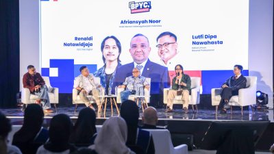 Bekasi - Wamenaker Afriansyah Noor ajak generasi muda perkuat kompetensi & tingkatkan adaptasi AI pada Youth Con 2026 (31/10/2026). Minta SDM lokal disiapkan awal. Foto: Kemnaker/Gobekasi.id.