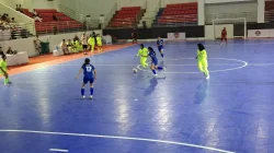 Bekasi - Tim Futsal Putri Kota Bekasi takluk 0-9 dari Kota Bandung pada laga perdana Porprov Jabar 2026 (31/10/2026). Pelatih Agus Suarso fokus tatap laga kontra Cimahi. Foto: Ist