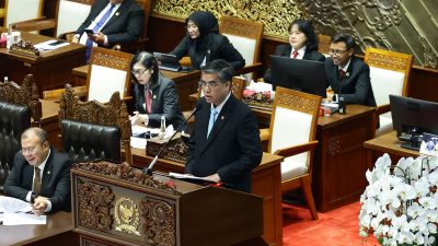 Bekasi - Menteri Ketenagakerjaan Yassierli saat menyampaikan RUU Perlindungan Ketenagakerjaan di hadapan DPR RI. Foto: Kemnaker/Gobekasi.id.